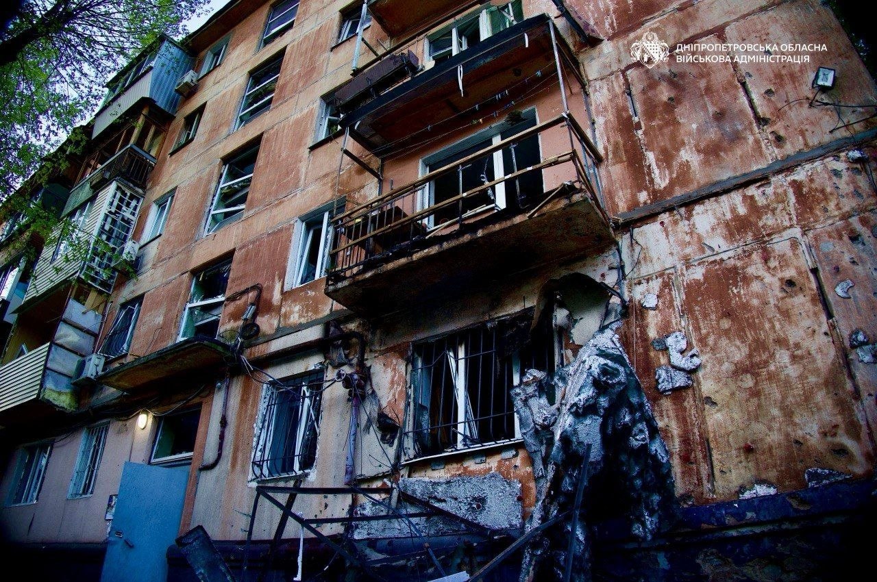 Нічна атака РФ по Дніпру: пошкоджені кілька житлових будинків, є поранені (фото)