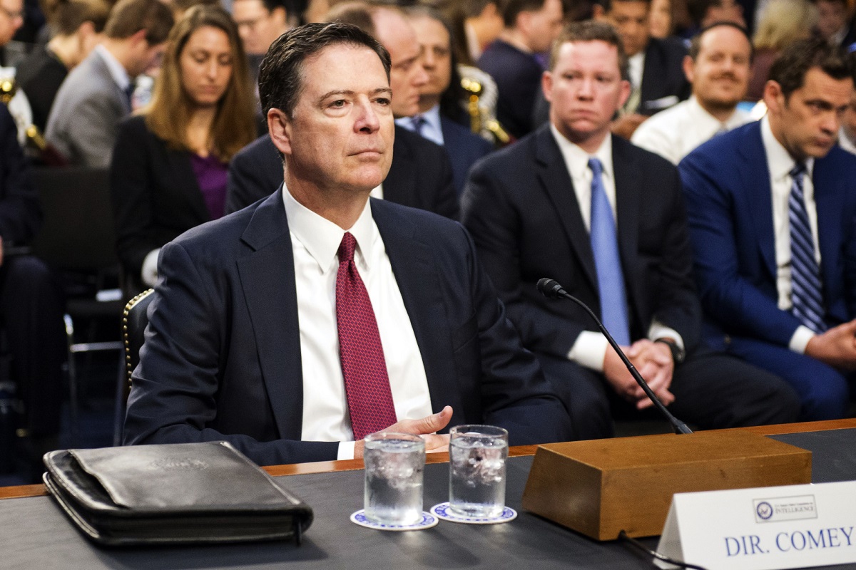 Погрожує Трампу смертю: колишнього главу ФБР хочуть заарештувати через мушлі на пляжі