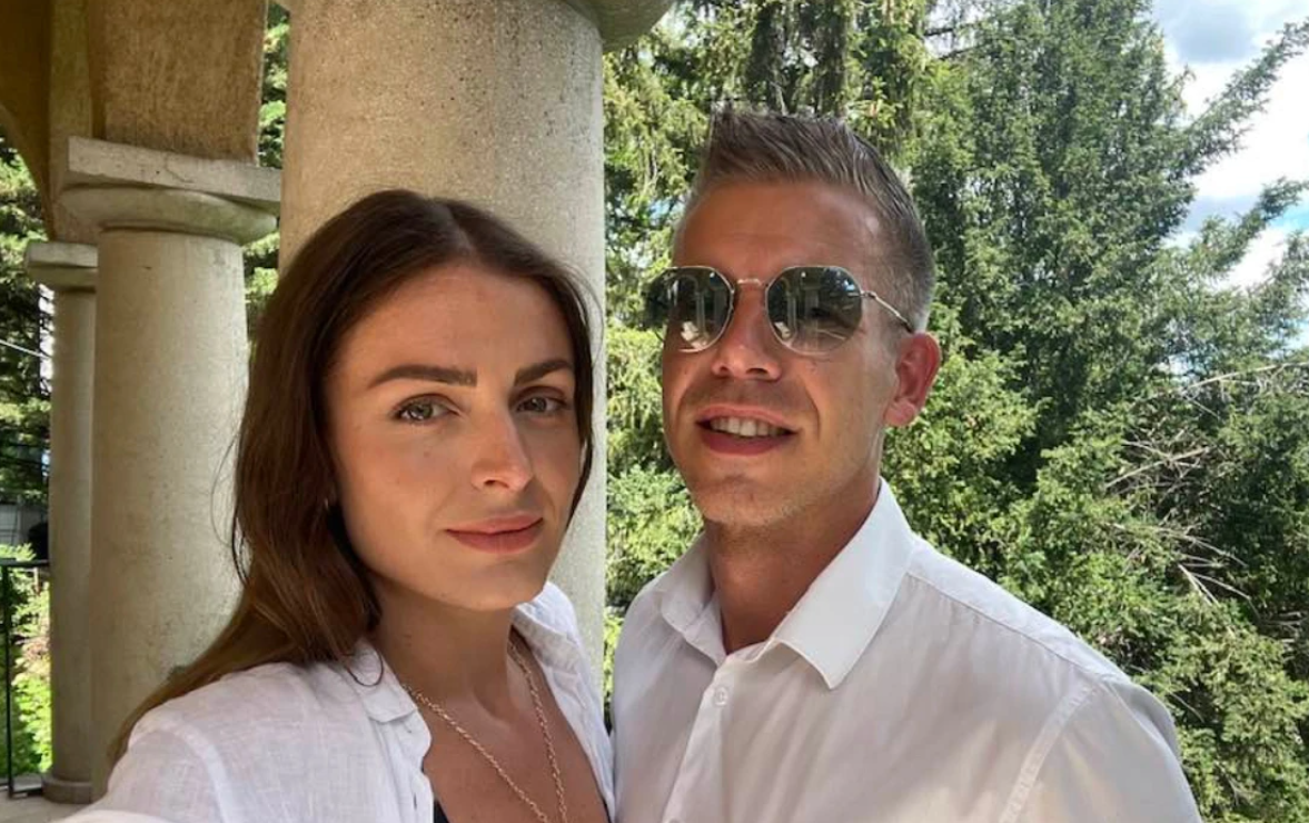 Прем'єр під ударом: Петера Мадяра таємно зняли у спальні з іншою жінкою (фото)