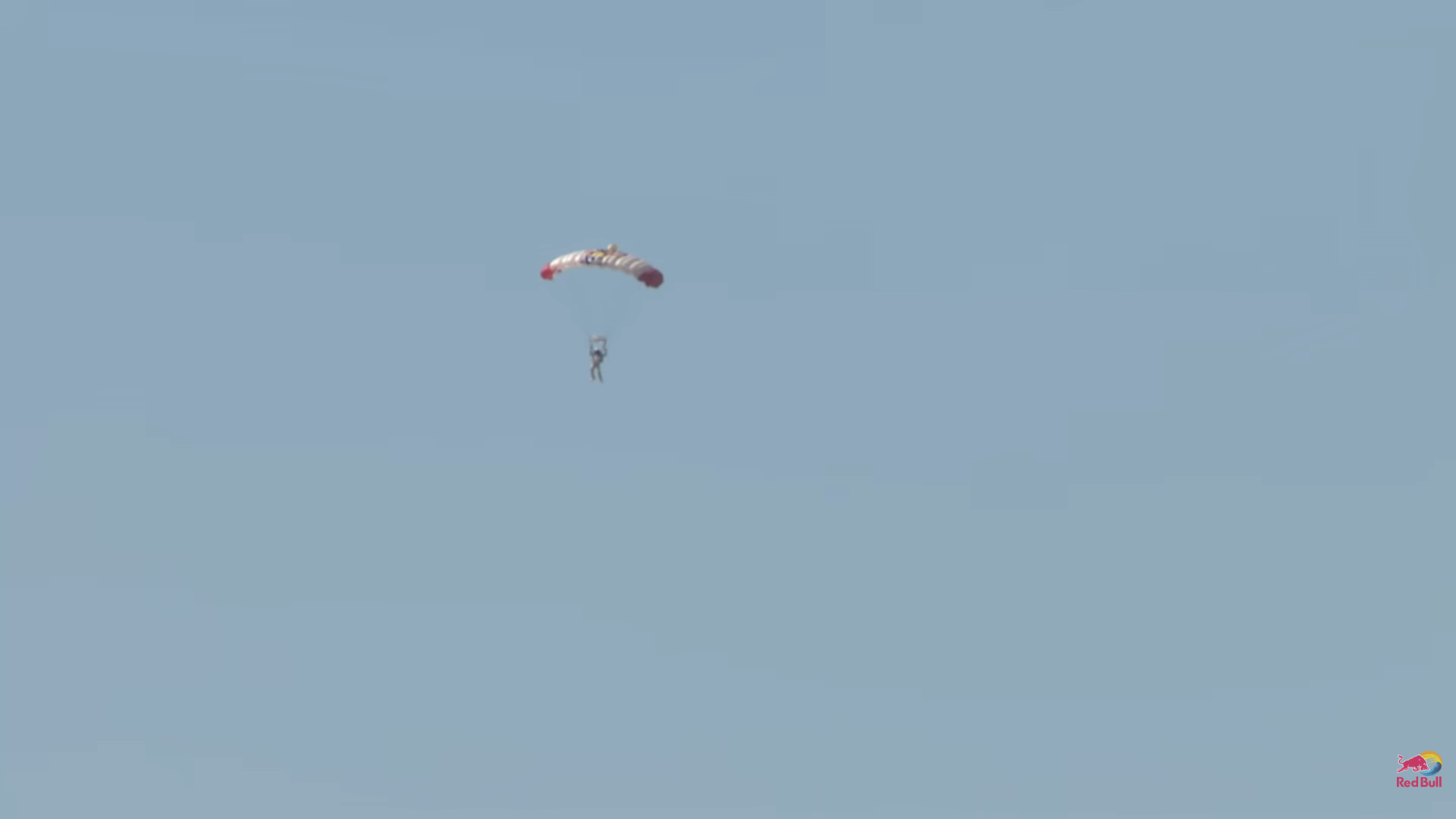 Військовий пережив 40-хвилинне падіння: пілоту довелося катапультуватися з висоти 14 300 метрів (відео)