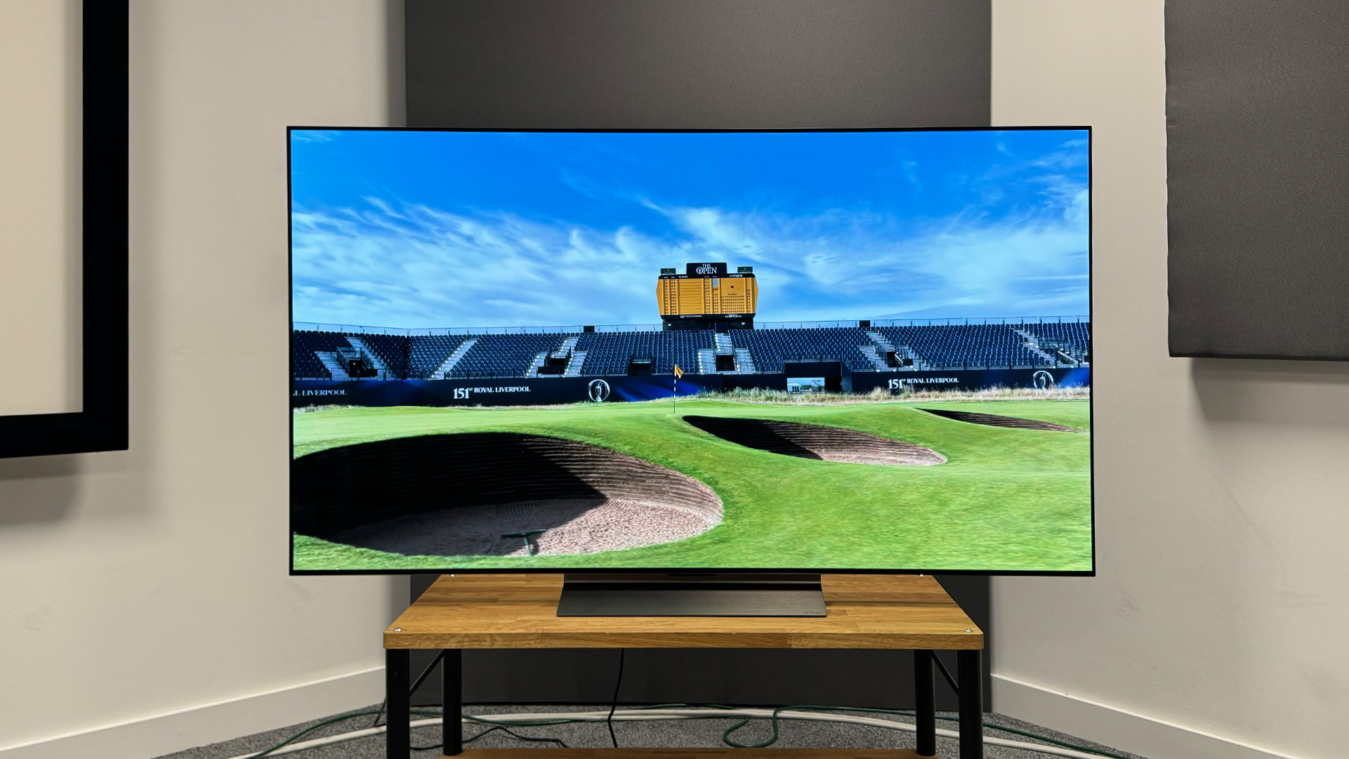 Недорогий, але якісний OLED-телевізор: яка модель 