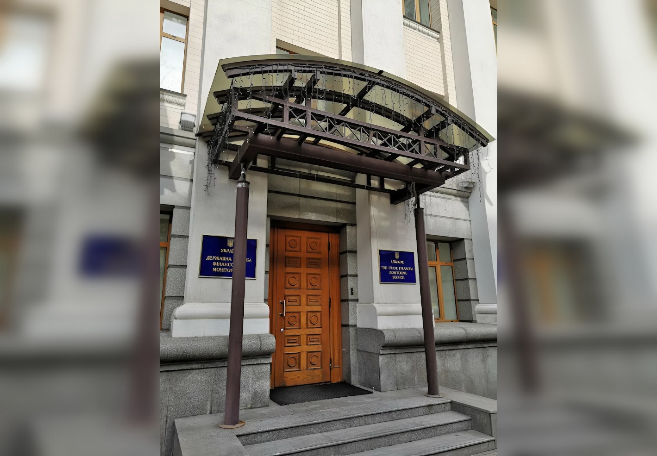 Питання до фортифікацій: НАБУ та САП обшукали служ