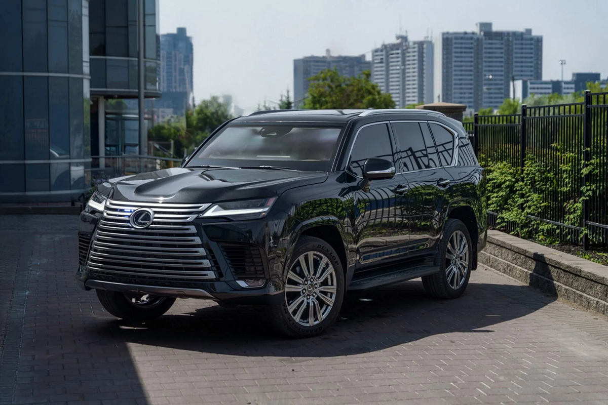 Lexus LX 700: що ховає за фасадом новий позашляховик, який не боїться куль і гранат