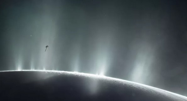 Внеземная жизнь на спутниках Сатурна и Юпитера: ее можно найти с помощью 1 кристалла льда