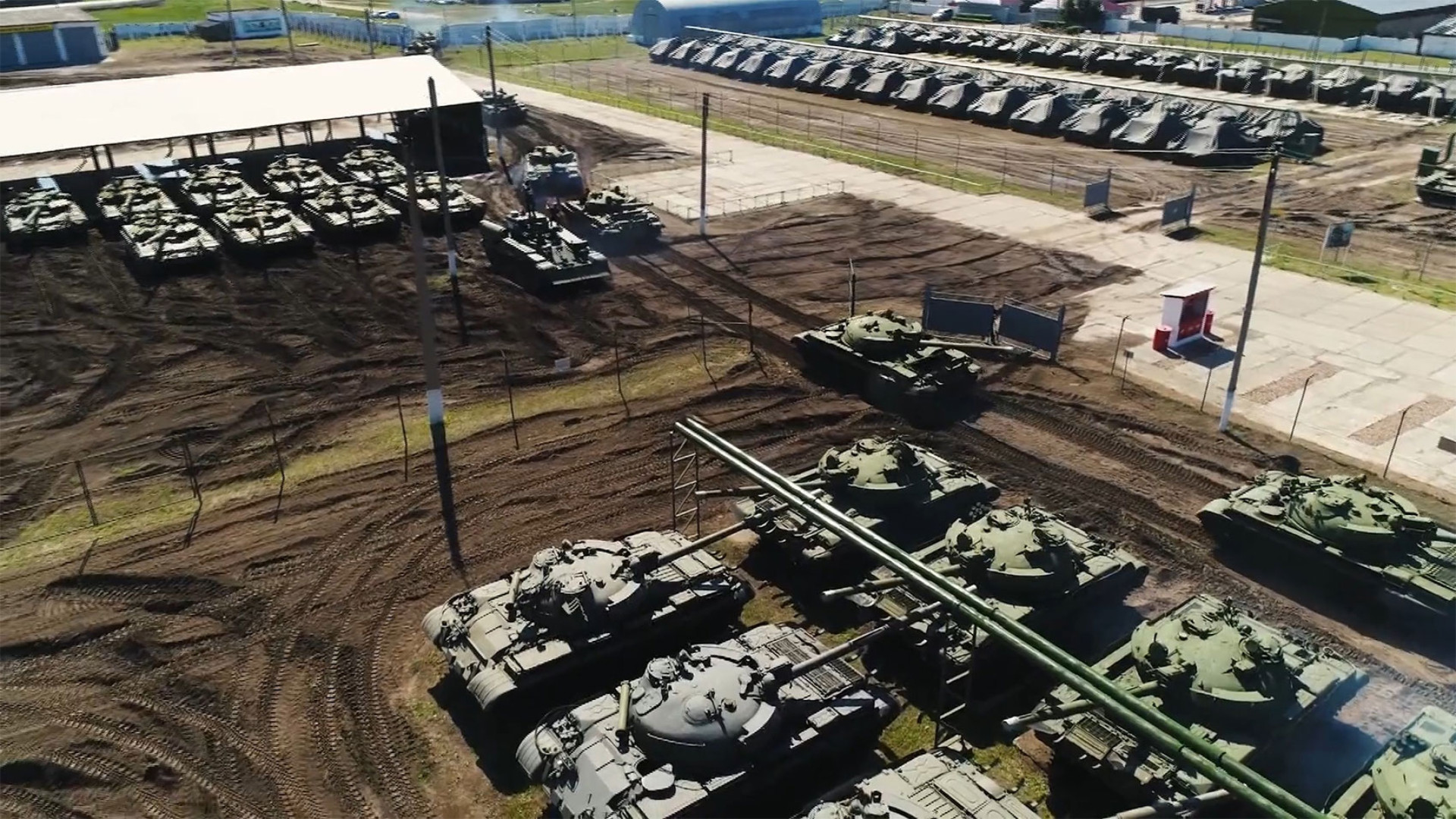 Армейский баз. Центральная база резерва танков Топчиха. База хранения военной техники США m777. 969 База резерва танков Уручье. БХВТ т80.