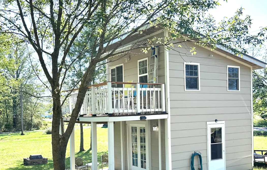 Батько перед пенсією побудував дім у мініатюрі, щоб заробляти $15 тисяч на рік (фото)