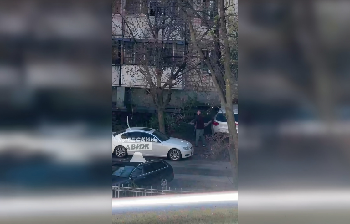 У Києві чоловік відкрив вогонь по поліцейських і взяв заручників, є загиблі (відео)