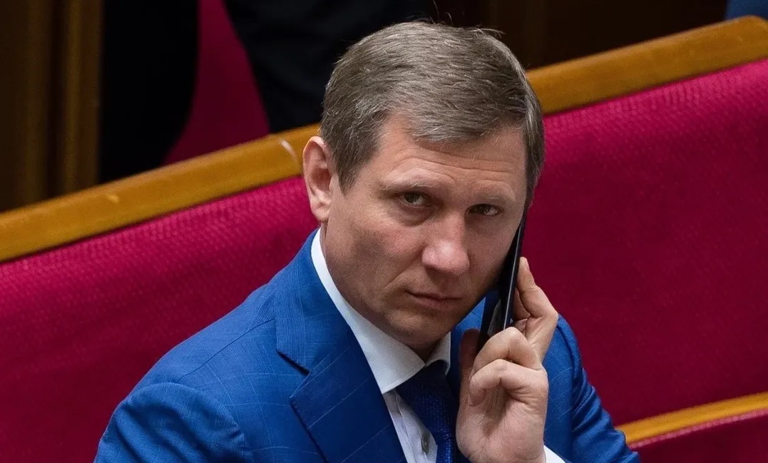Під час нічної атаки РФ згорів будинок нардепа Шахова, оголошеного в розшук (відео)