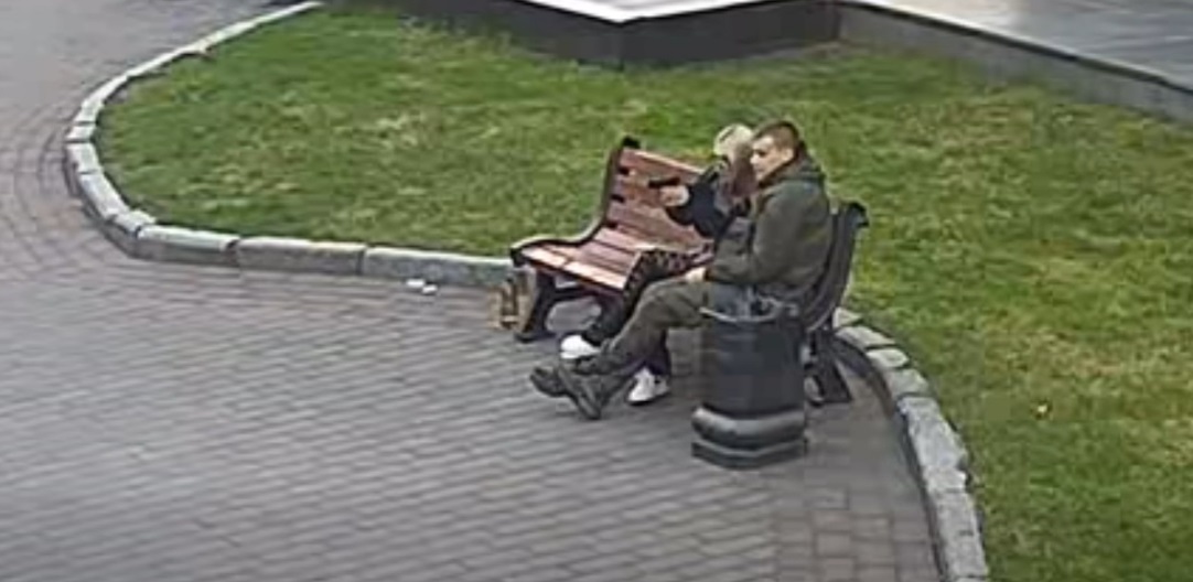 У Луцьку дівчина вистрілила у вікно тролейбуса: що відомо (відео)