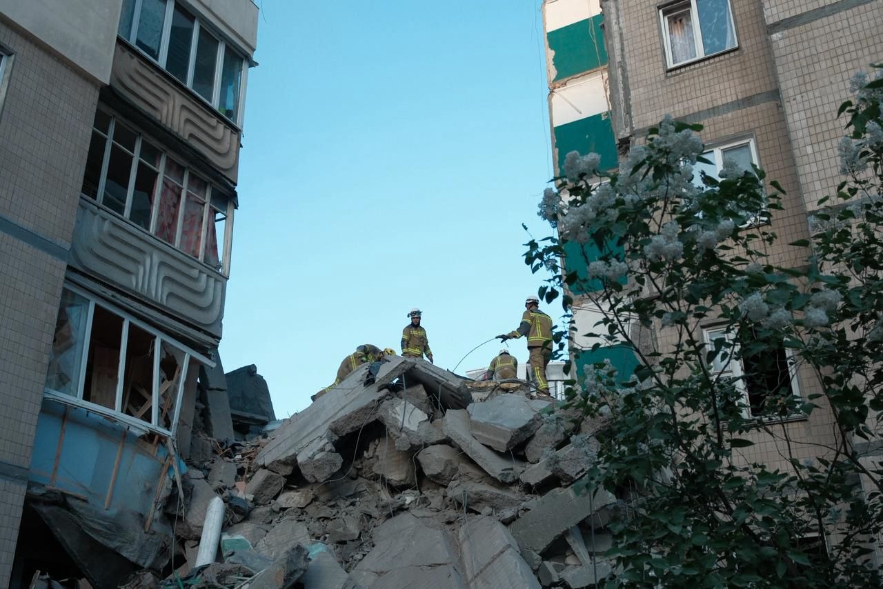 Горіла АЗС: у Києві зросла кількість постраждалих, є проблеми з водою, — Кличко (фото)
