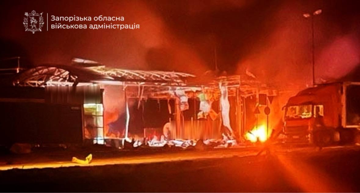 Пожежа на АЗС, понівечені будинки та авто: РФ вночі атакувала Харків, Дніпро та Запоріжжя