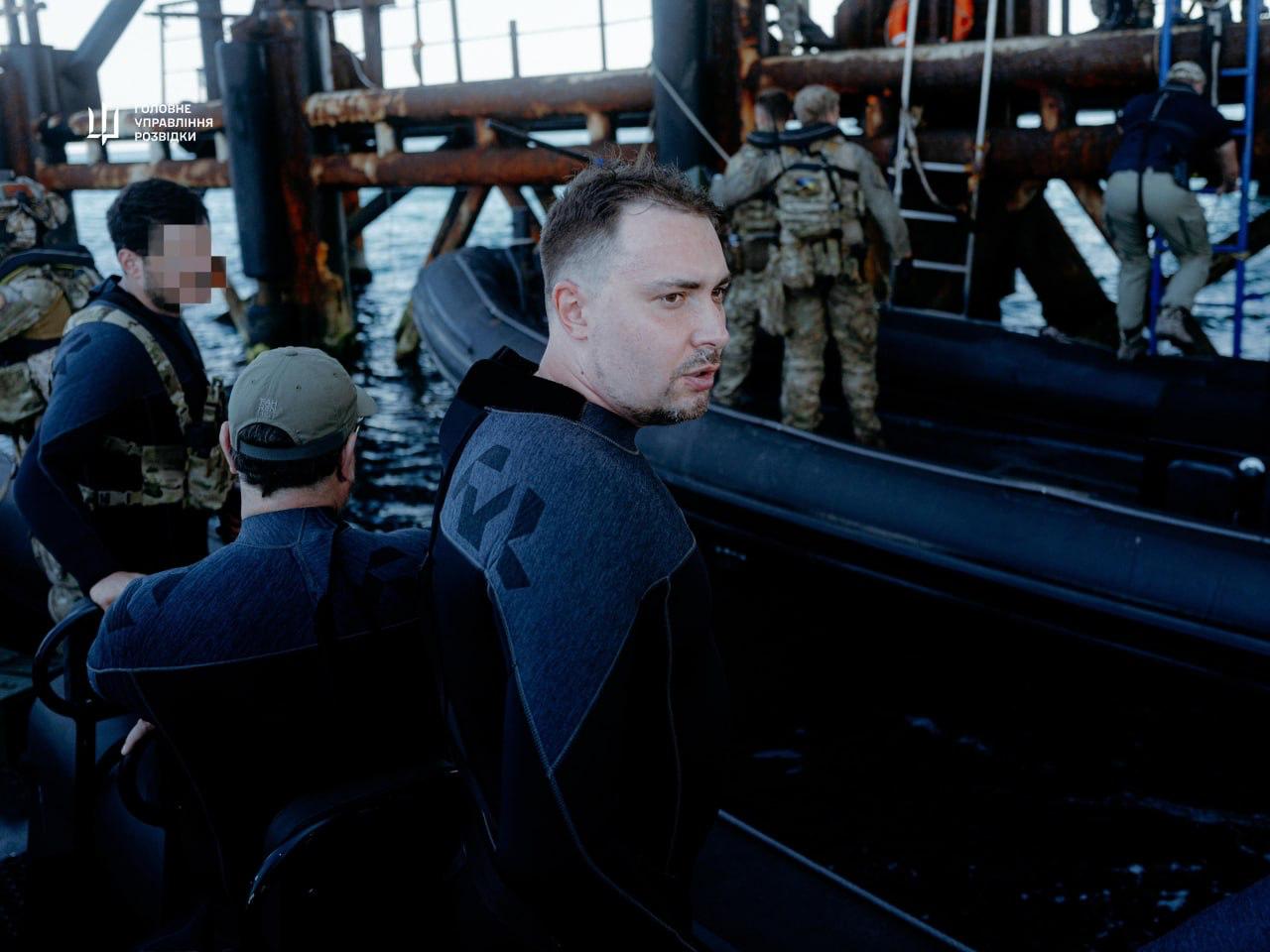 Буданов стрибнув у море з вишки 