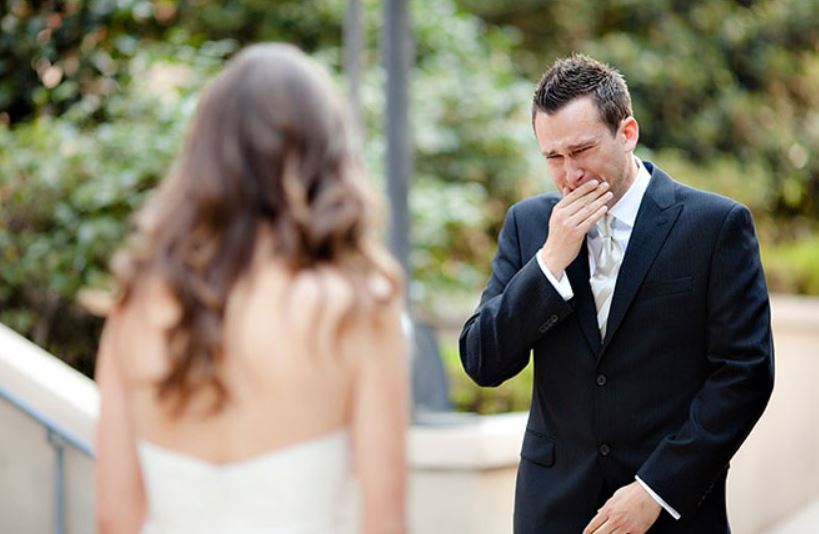 Чоловік запросив колишню на весілля після зради: реакція мами здивувала всіх (фото)