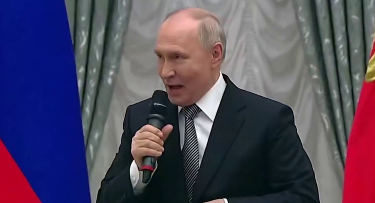 Путін не зміг прокричати 