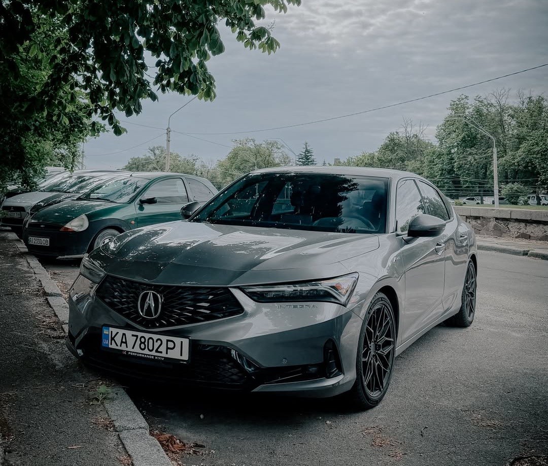 Преміум для молоді: в Україні з'явилася стильна сестра Honda Civic (фото)