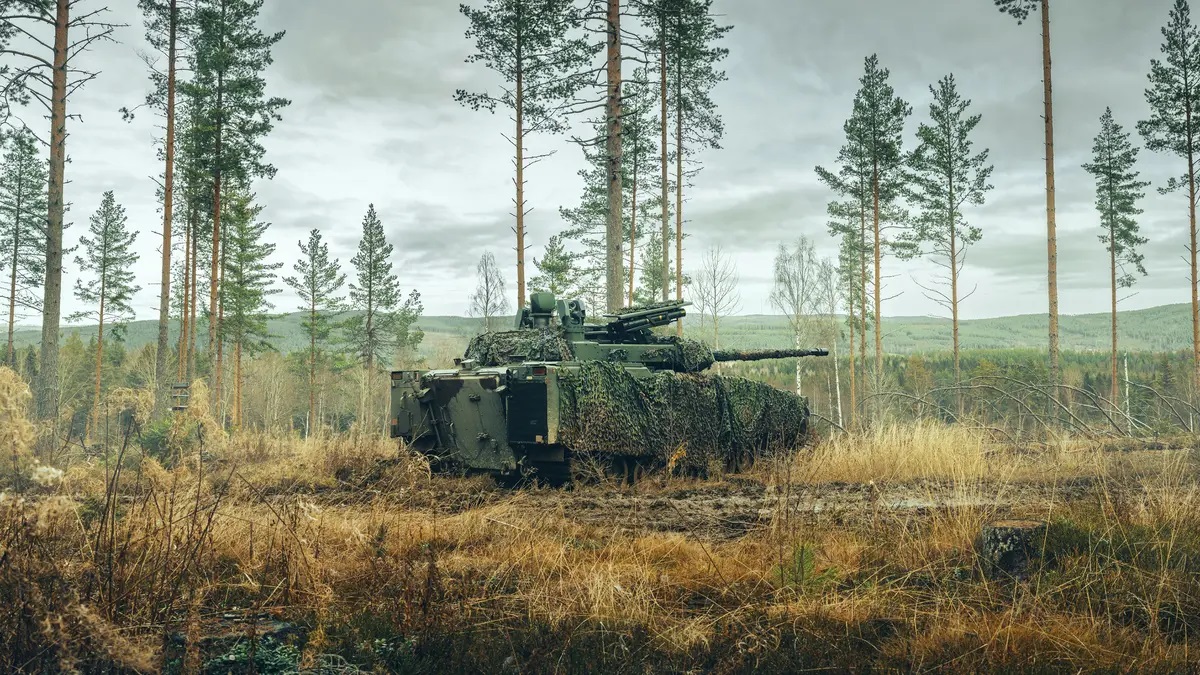 Воює в Україні: журналісти протестували танк BAE Systems CV90