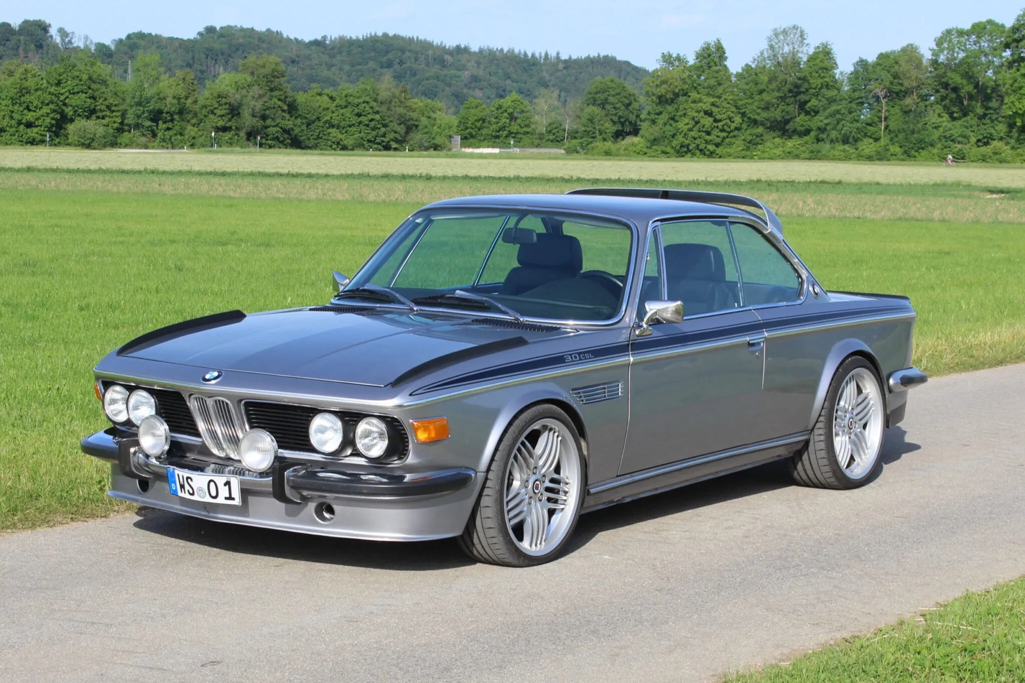 Осучаснена класика: знаменитий BMW 70-х перетворили на потуж