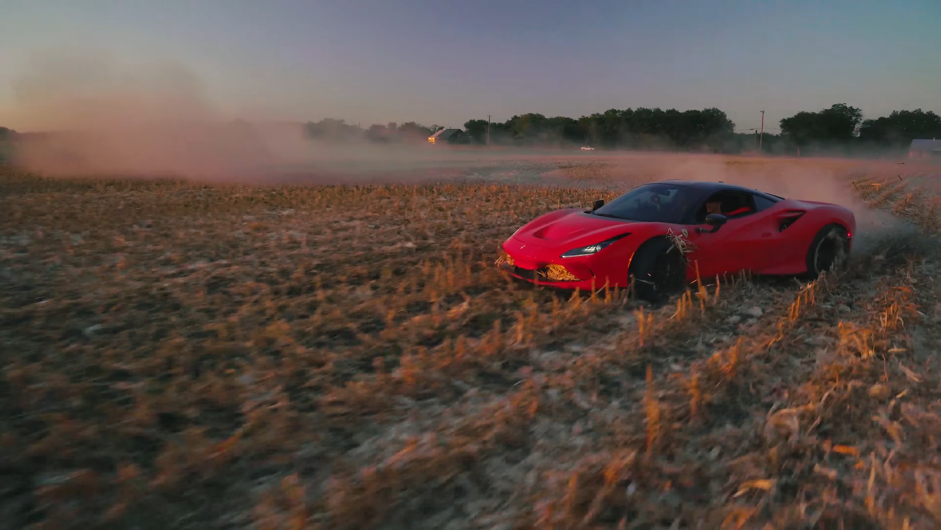 Ferrari F8 Tributo за $400 000 сгорел дотла во время съемки видео