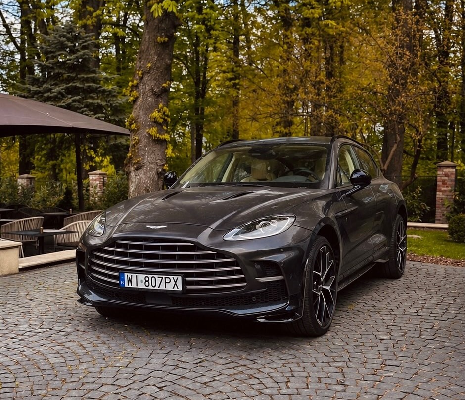 В Україні помітили ексклюзивний кросовер Aston Martin за 14 мільйонів на 