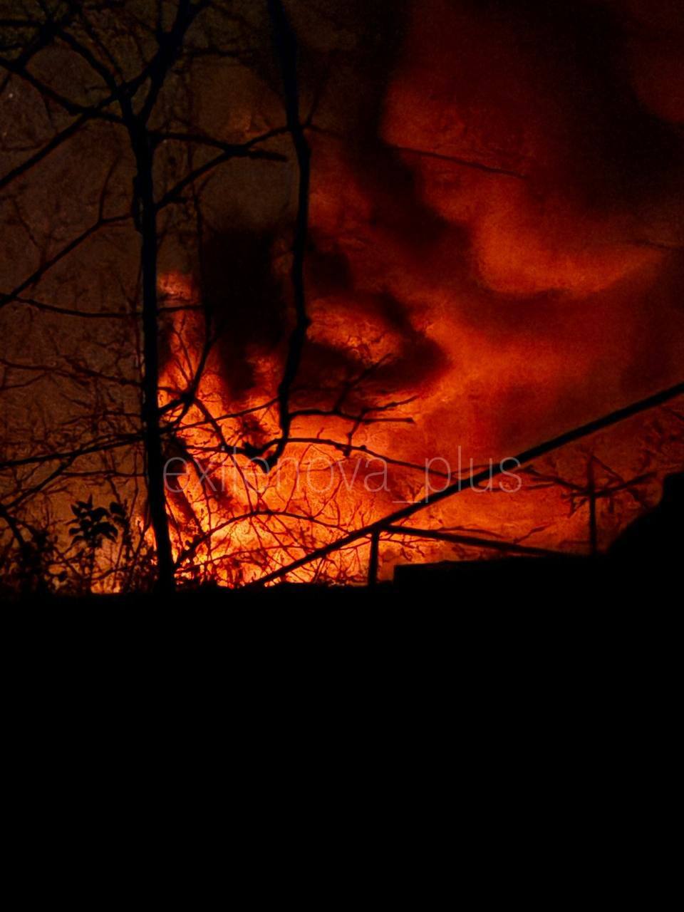 У Мелітополі атакована місцева підстанція: частина міста занурена в блекаут (відео)