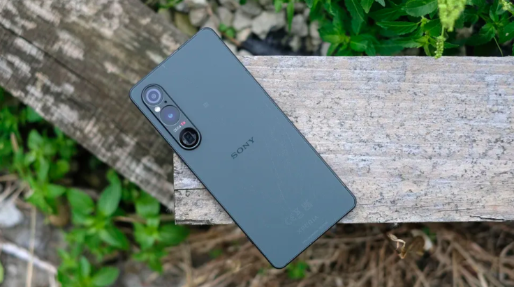 Лучшие смартфоны от бренда Sony 2024 года: подборка моделей серии Xperia (видео)