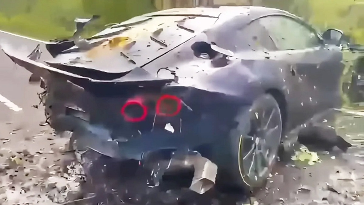 Один із 999: раритетний суперкар Ferrari за $2 мільйони розбили в серйозній ДТП (відео)