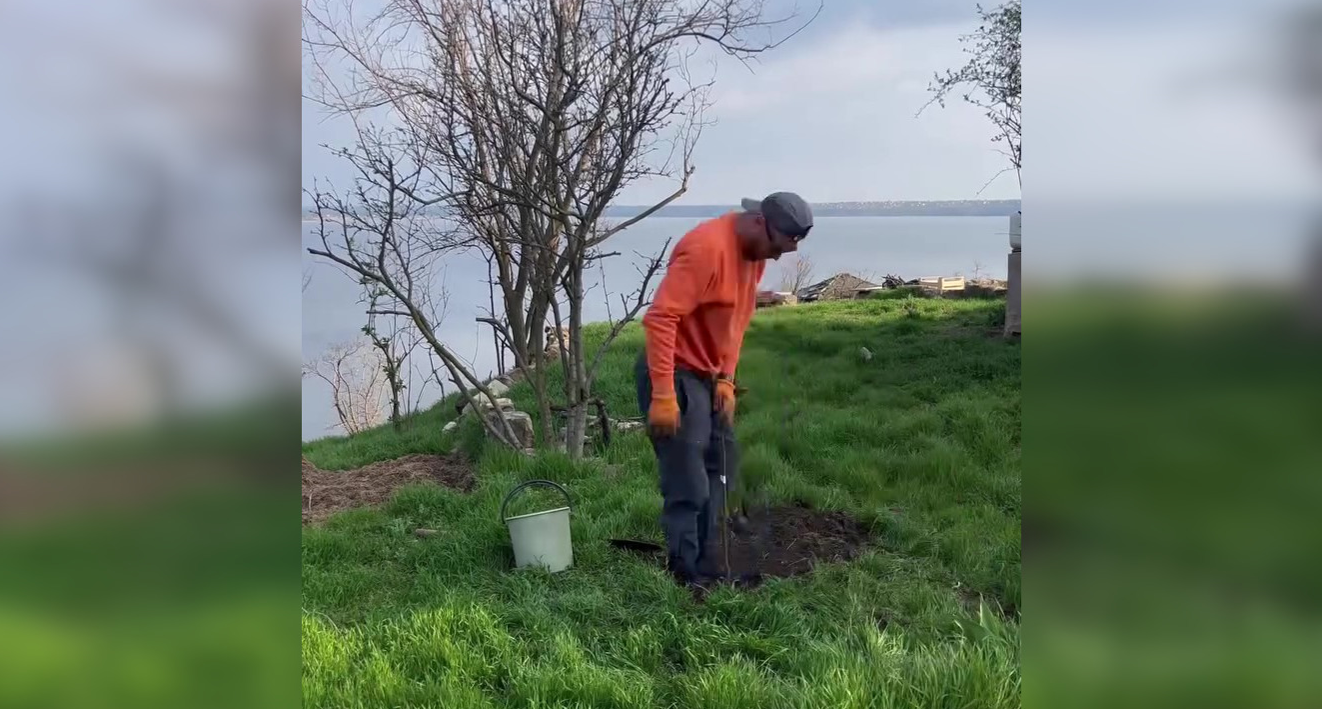 Чоловік купив будинок біля річки всього за 1000 доларів, але є нюанс (фото)