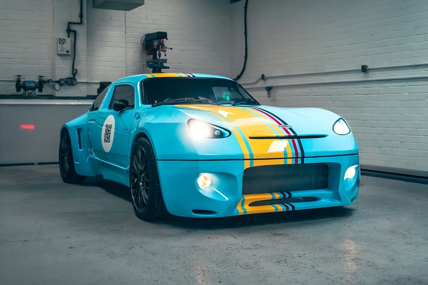 Відомий британський виробник спорткарів повертається на ринок і готує нову модель (фото)