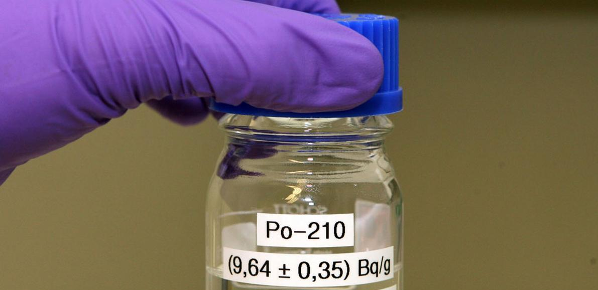 Шукали яйця, а знайшли найнебезпечнішу отруту: чоловіки в Німеччині виявили пляшку з полонієм-210