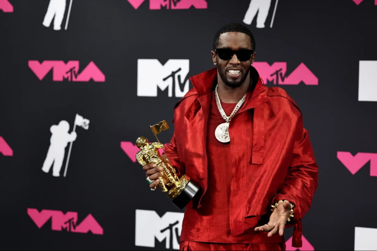 Заплатил миллион долларов: рэпер Diddy был заказчиком убийства Тупака Шакура, — USA Today