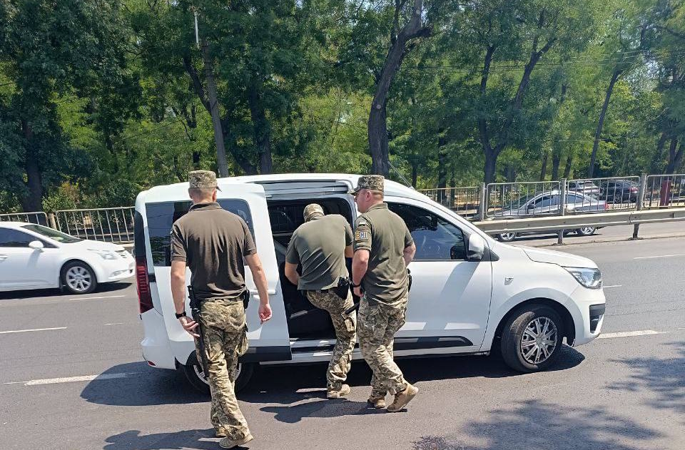 У Вінниці чоловік поранив ножем працівників ТЦК: нападника мобілізували, — журналіст