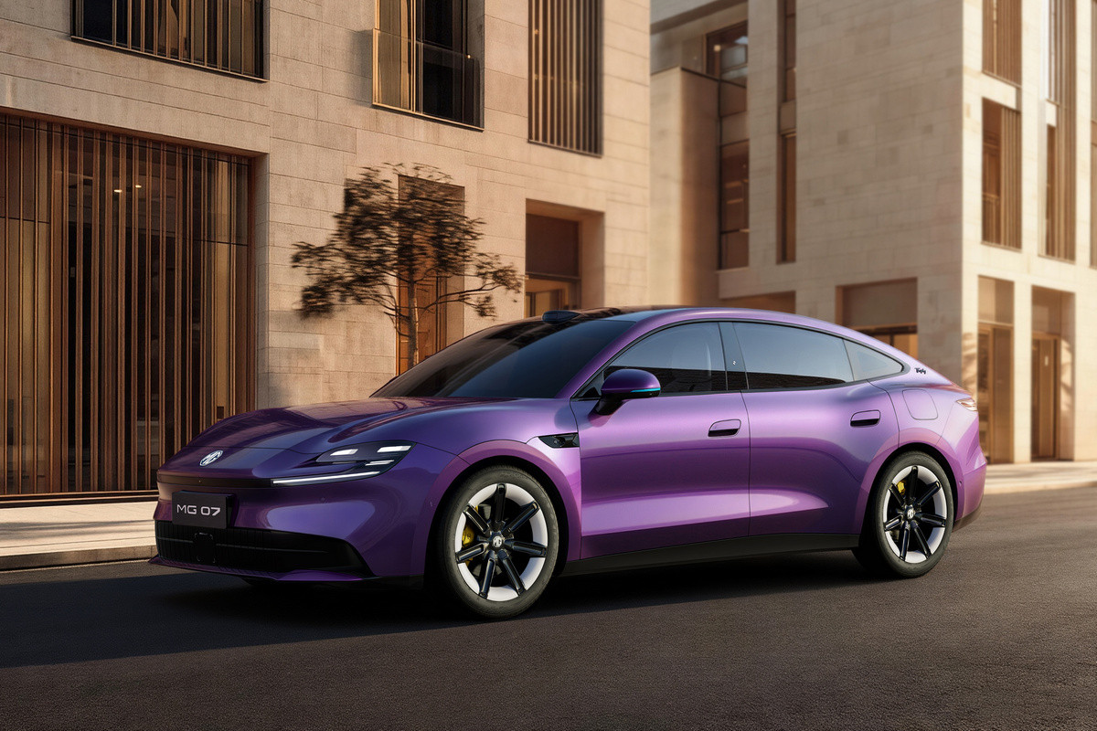 Новий флагман: недорогий аналог Porsche Taycan від MG розсекретили на офіційних фото