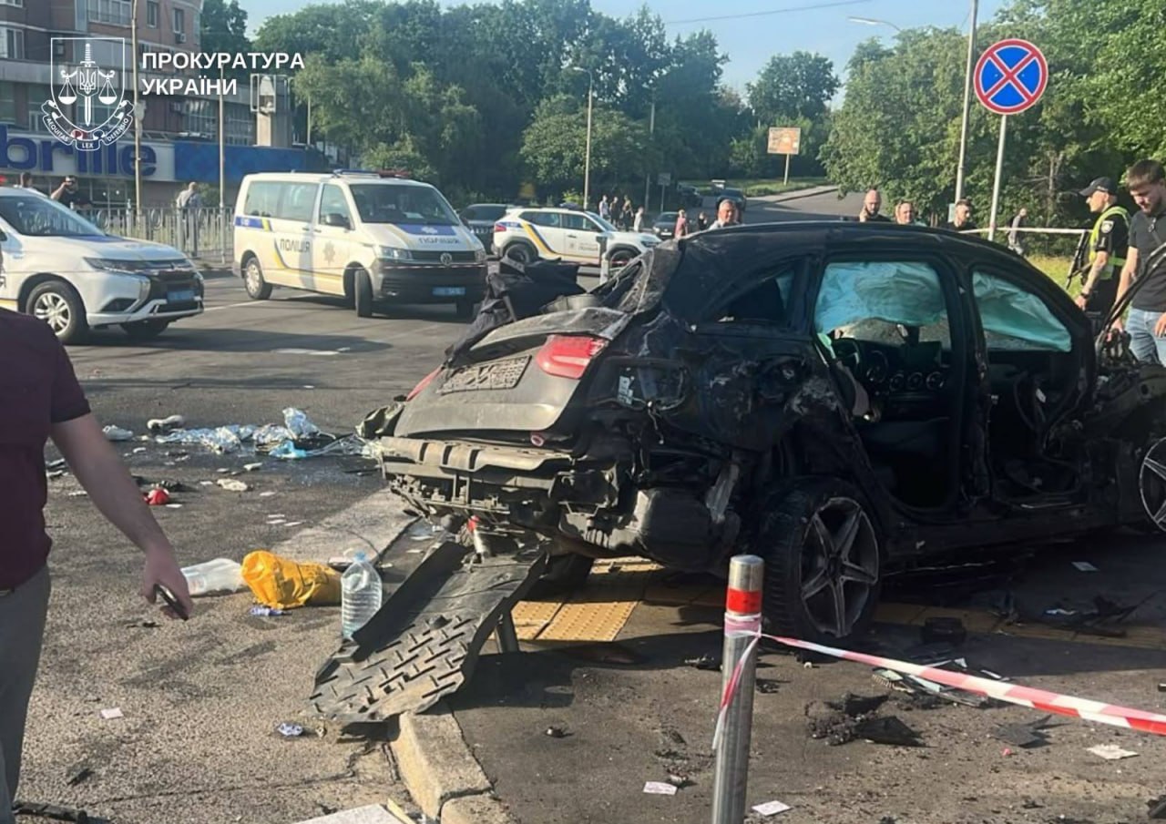 Були при виконанні обов'язків: у смертельній ДТП у Києві загинули двоє поліцейських (фото)