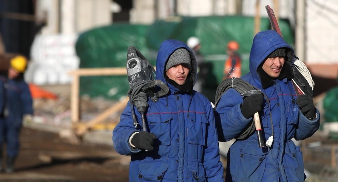 Скорочення населення: Україні потрібно завозити 300 тисяч мігрантів щорічно, — Воскобойник