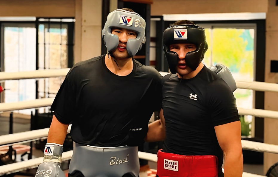 Люди обурені: український боксер допомагає чемпіону РФ у підготовці до титульного бою в Єкатеринбурзі (фото)