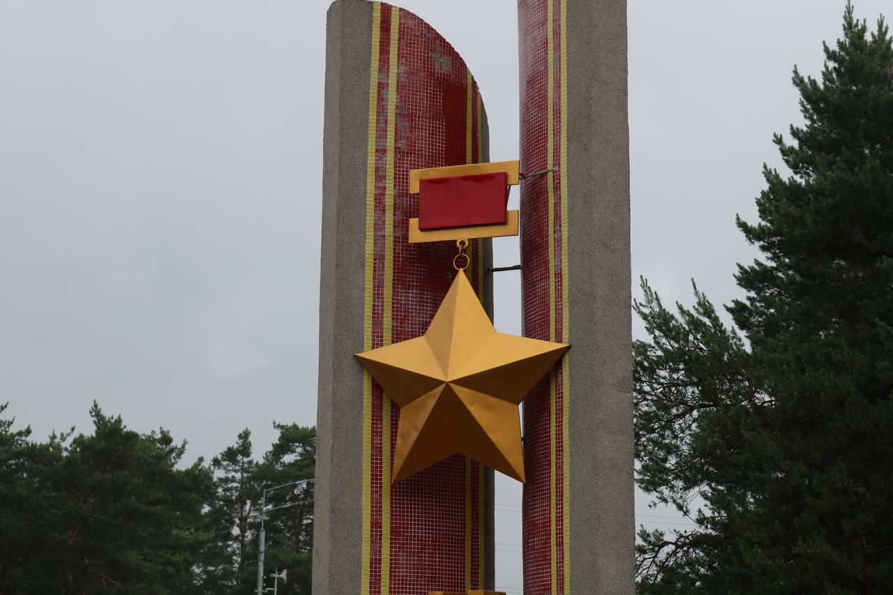 У Києві позбулися радянської зірки зі стели на в'їзді до міс