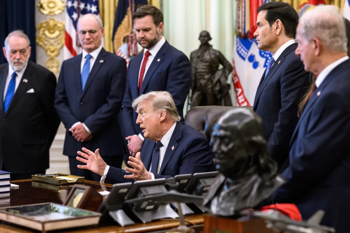 США та Іран обстріляли один одного в Ормузькій протоці: Трамп закликав іранських 