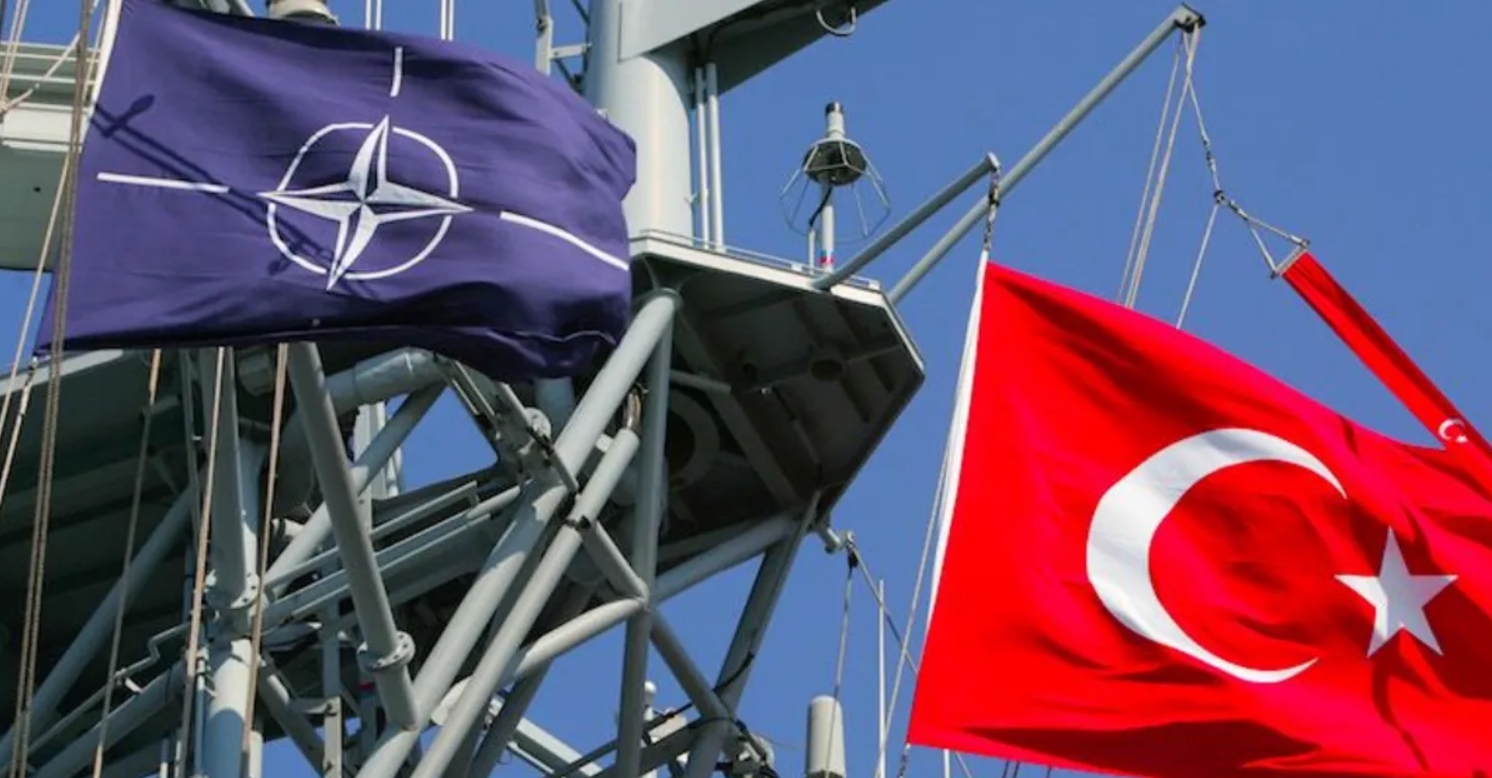 Почему вышли из нато. Турция НАТО. Турция Финляндия НАТО. Турция из НАТО. Флаг Швеция Турция НАТО.