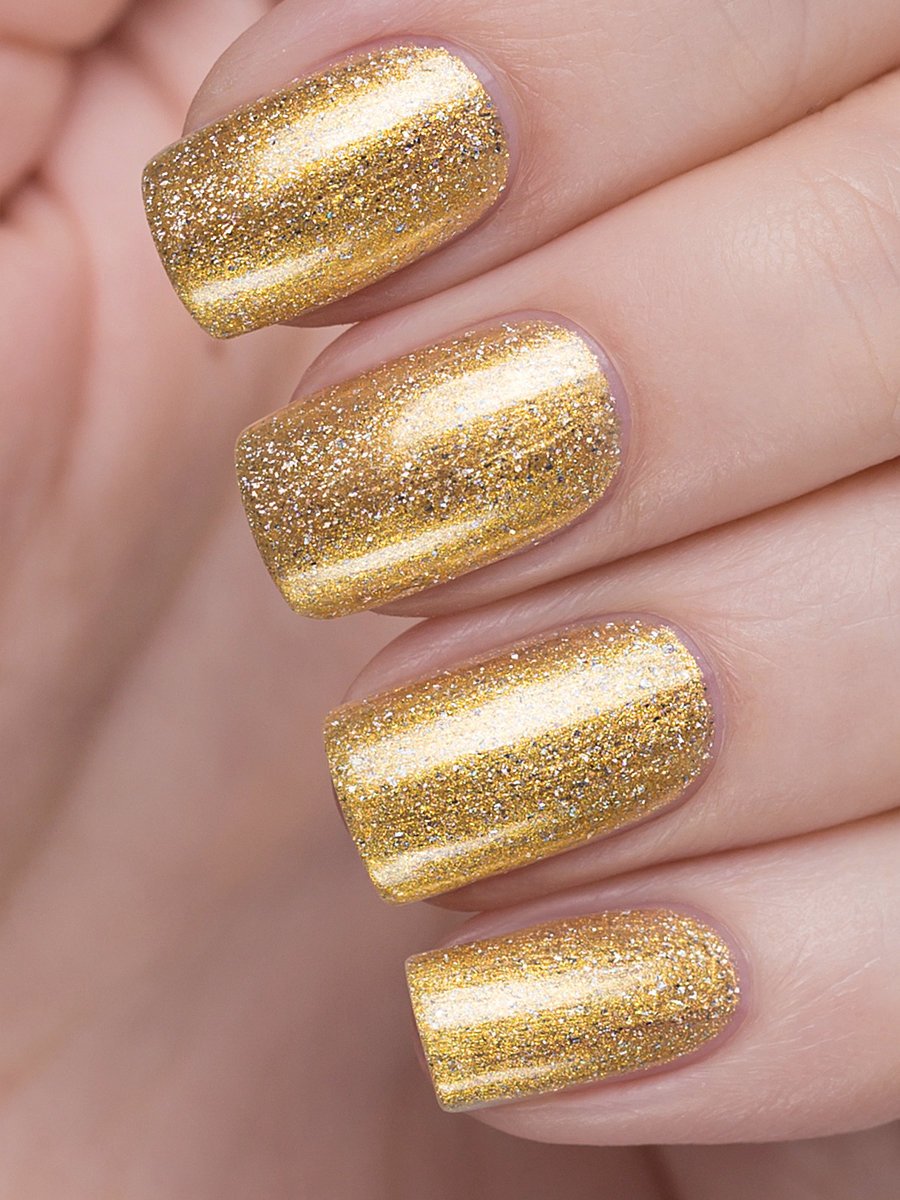 Дизайн ногтей золотом цвете. Золотой Шиммер маникюр. Золотые ногти. Золотой маникюр. Маникюр золото.