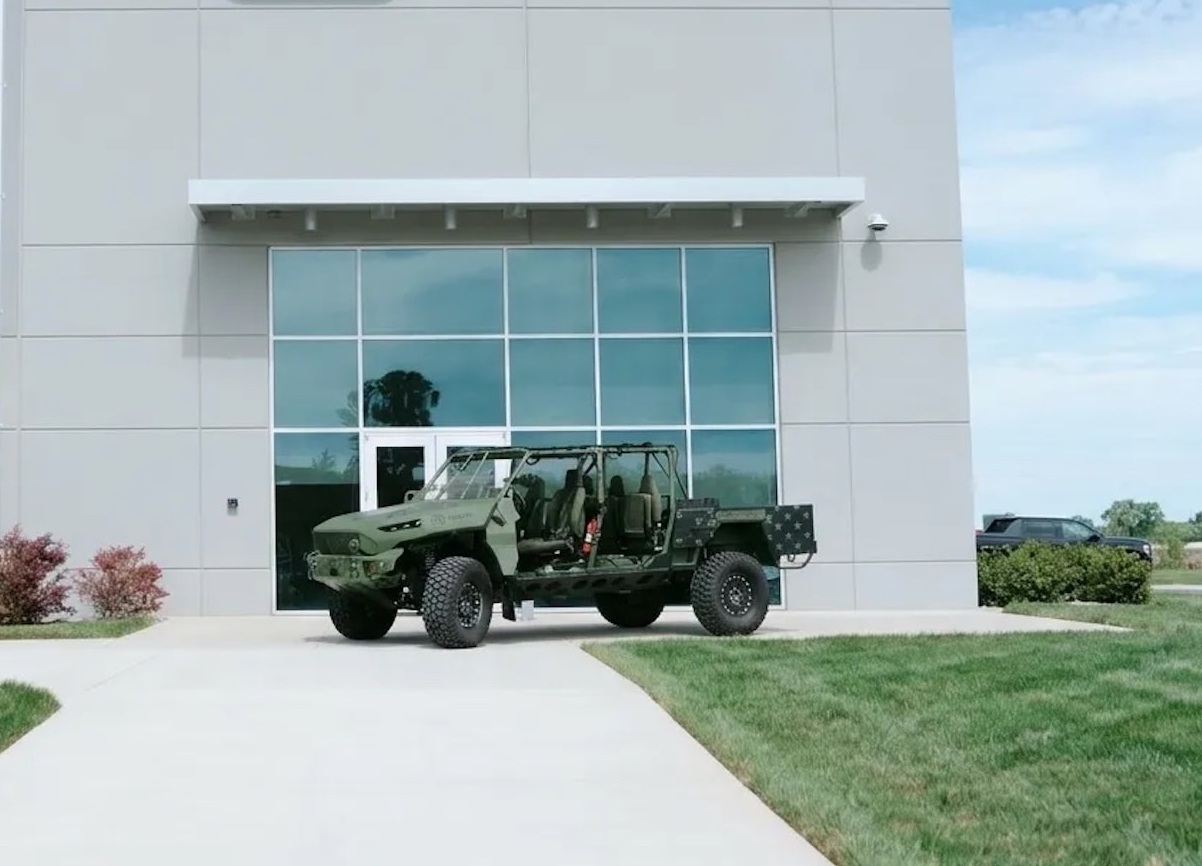 Новітній військовий багі від General Motors пішов із молотка за мільйон доларів (фото)