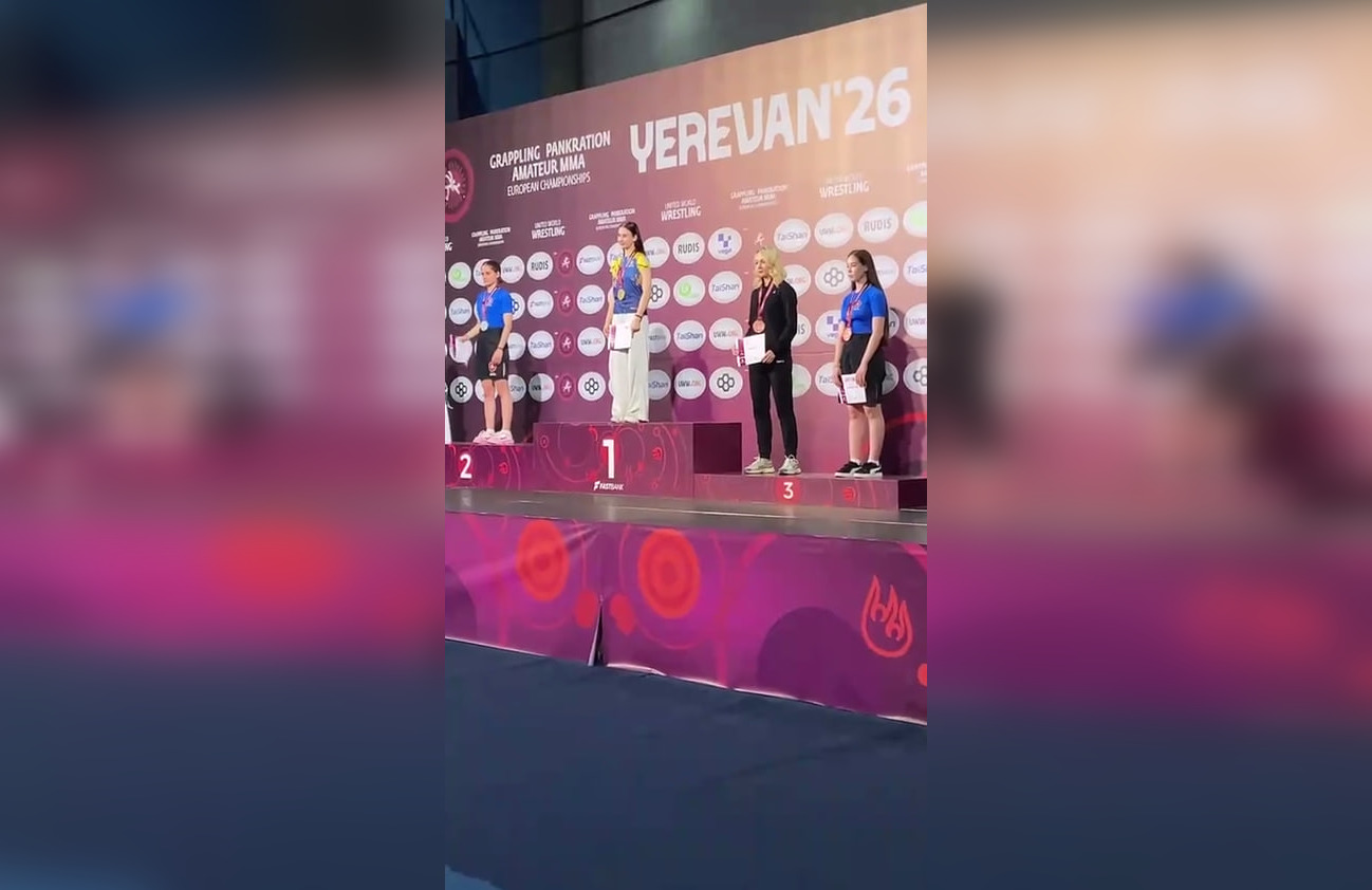 Росіянки втекли від гімну України з подіуму після поразки на чемпіонаті Європи (відео)