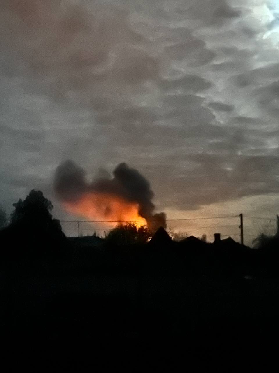 Дрони атакували Мелітополь: частина міста поринула у блекаут, — соцмережі (відео)