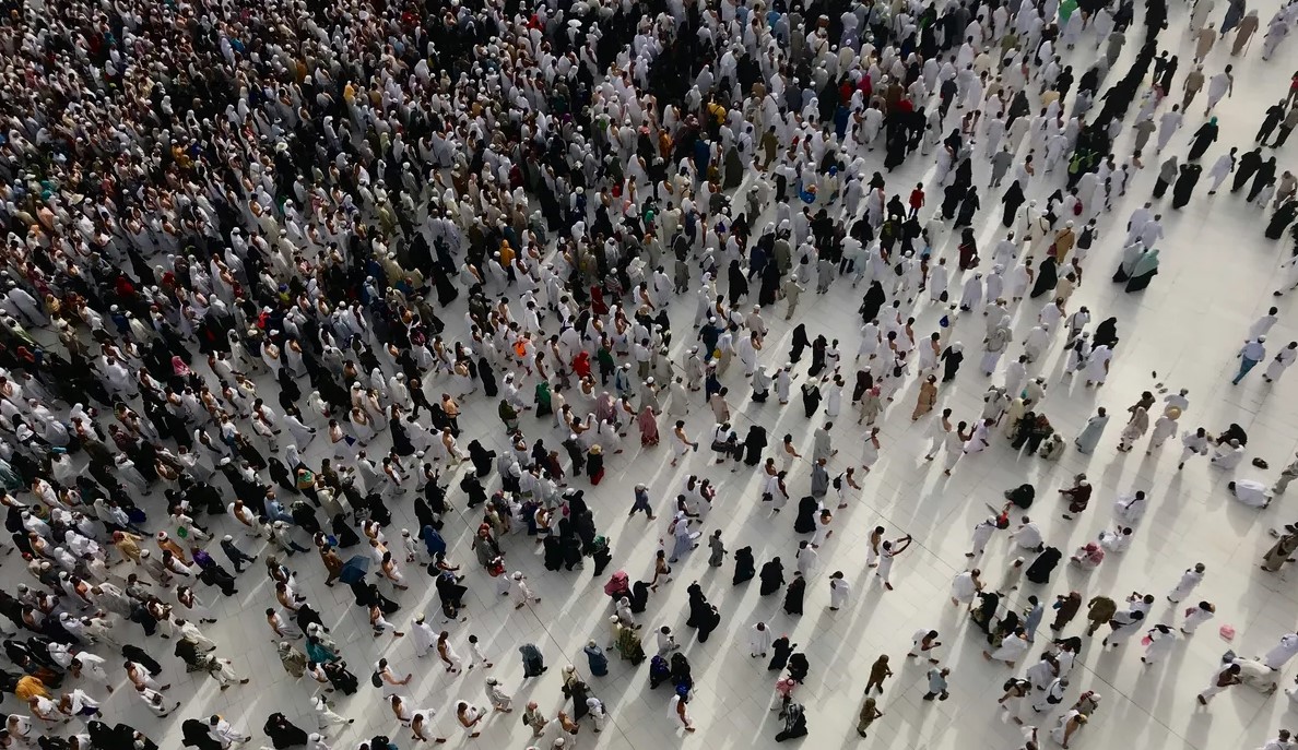 Зайві роти: планета може прогодувати тільки 2,5 млрд із 8,3 жителів Землі. Що робити з рештою?