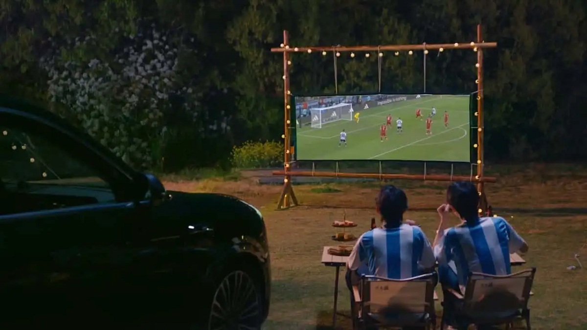 Показують кіно: автомобілі Huawei отримають інноваційні фари (відео)