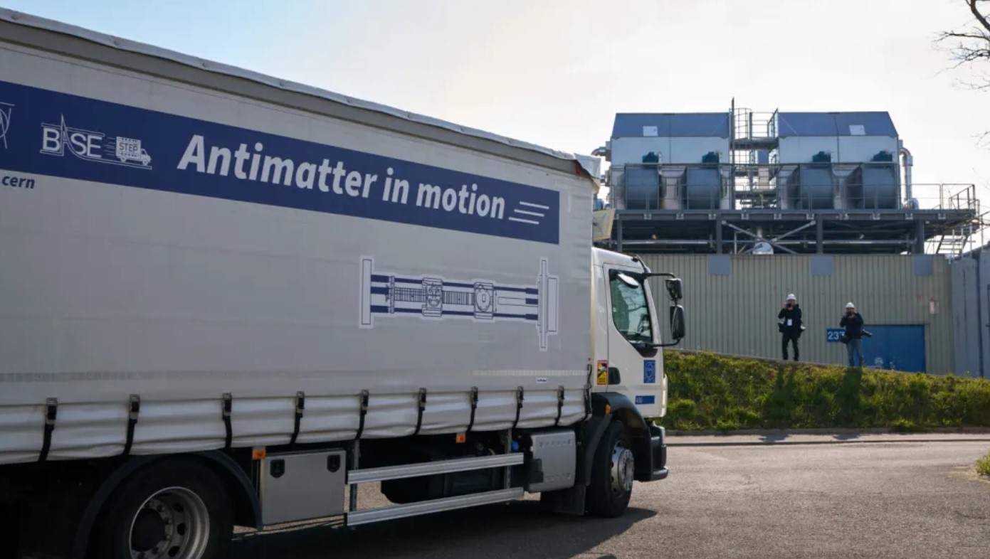 Фізики вперше перевезли антиматерію на вантажівці: одна помилка і все може бути знищено