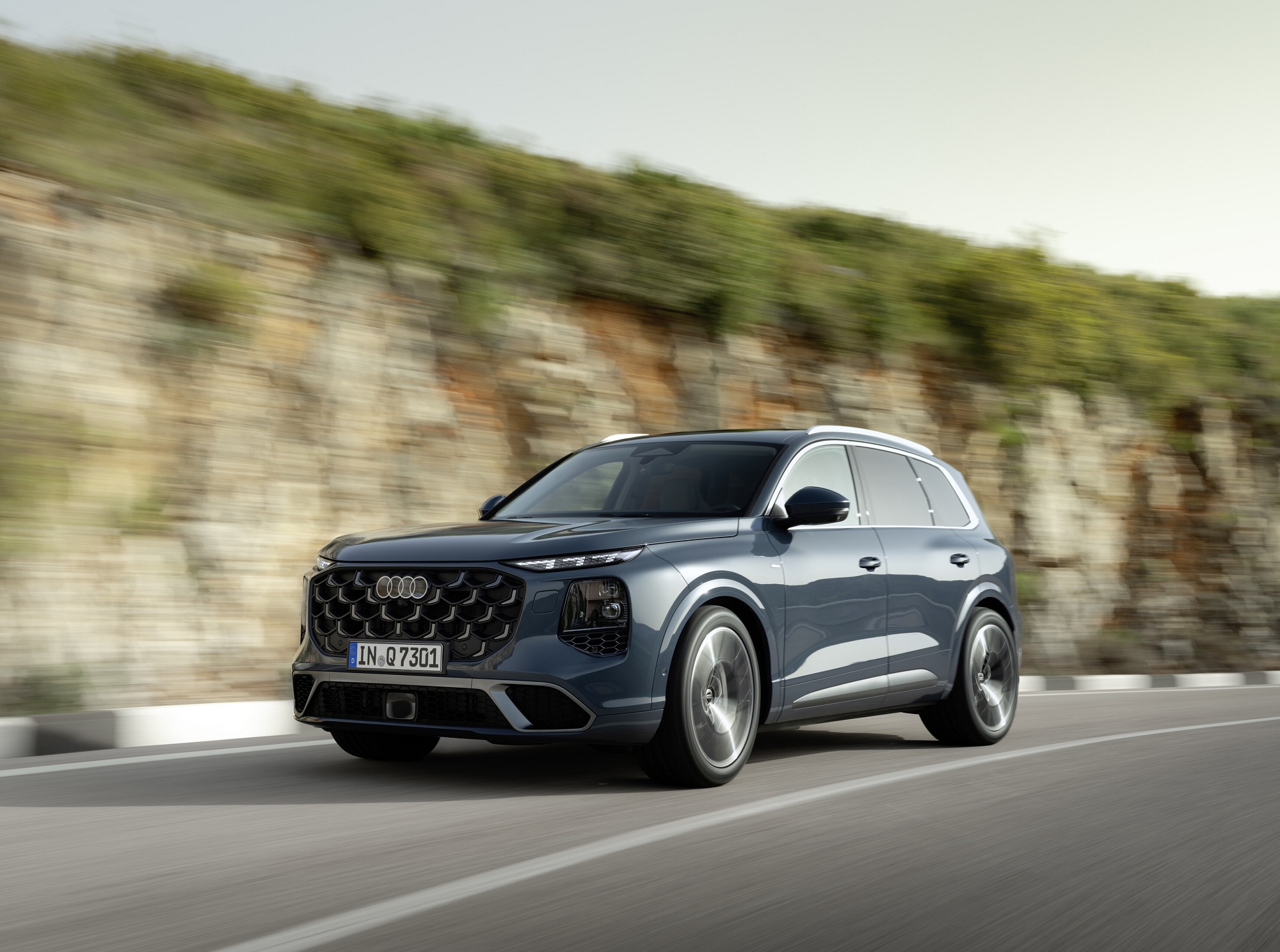 Солідний і потужний: представлено новий Audi Q7 20