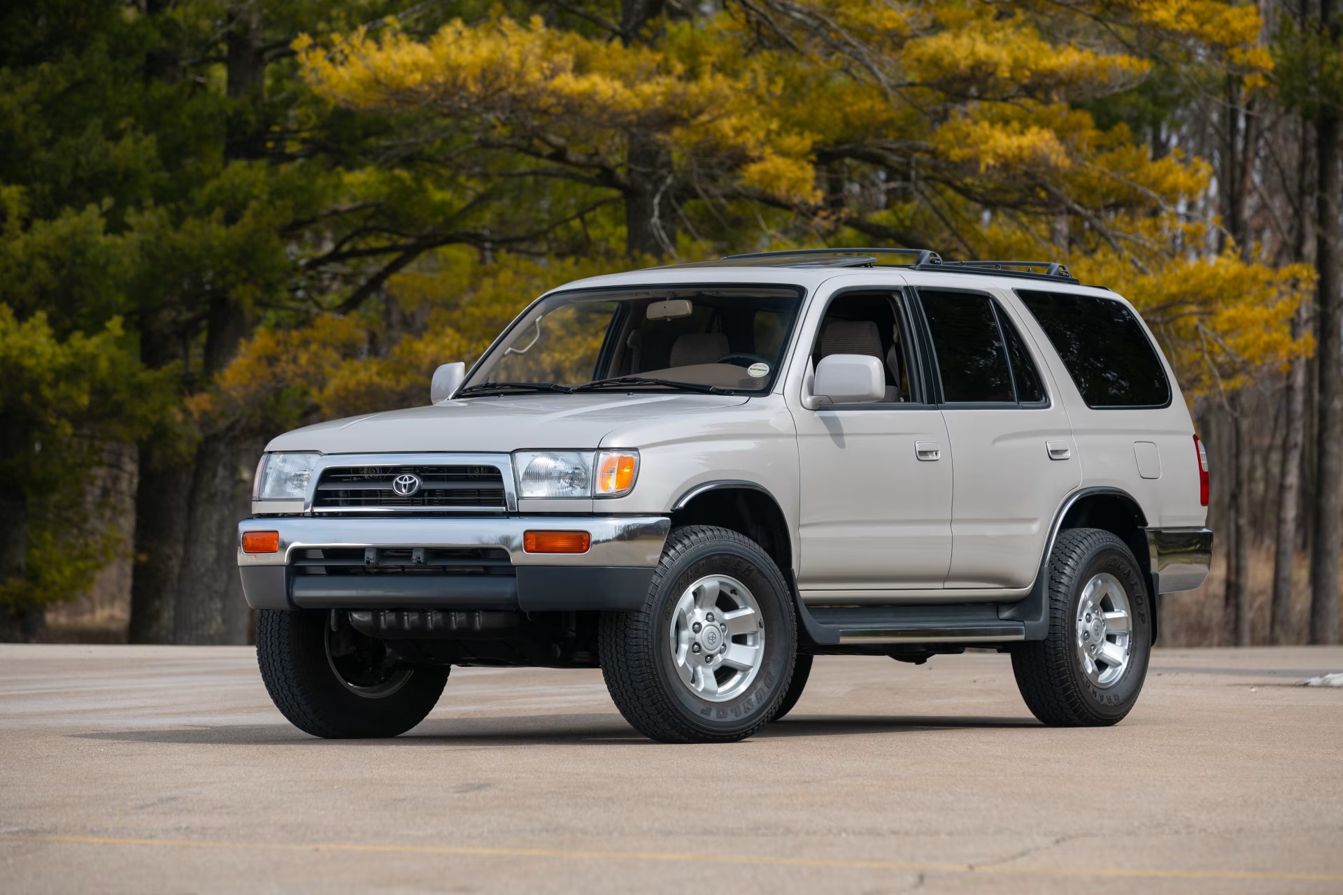 Гість із 90-х: виявлено 30-річний позашляховик Toyota у новому стані (фото)