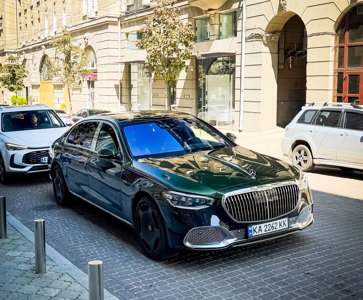 Один із 50: у Києві помітили лімітований розкішний Maybach V12 за 20 мільйонів (фото)