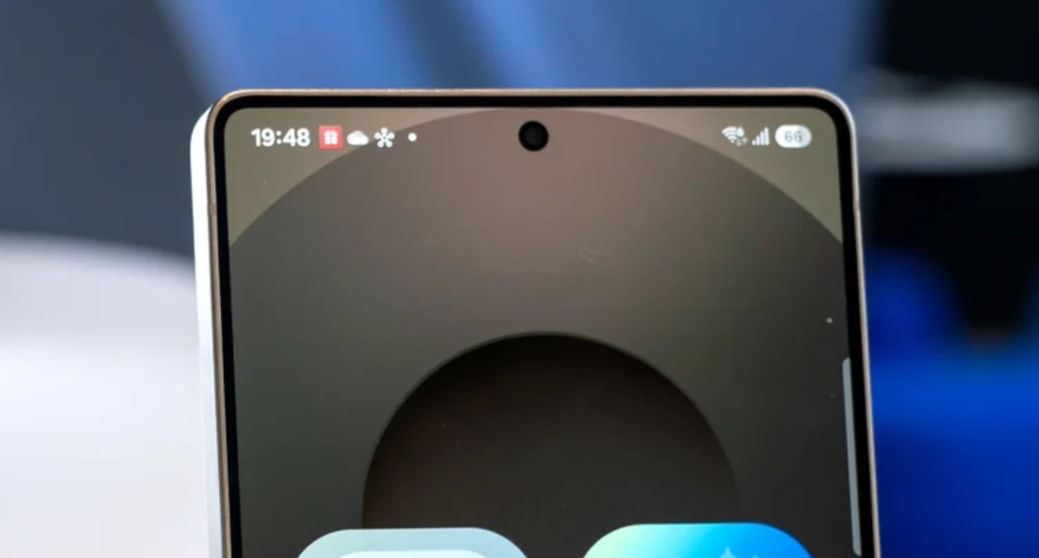 Біла крапка на екрані смартфона Android: що це і чи варто турбуватися
