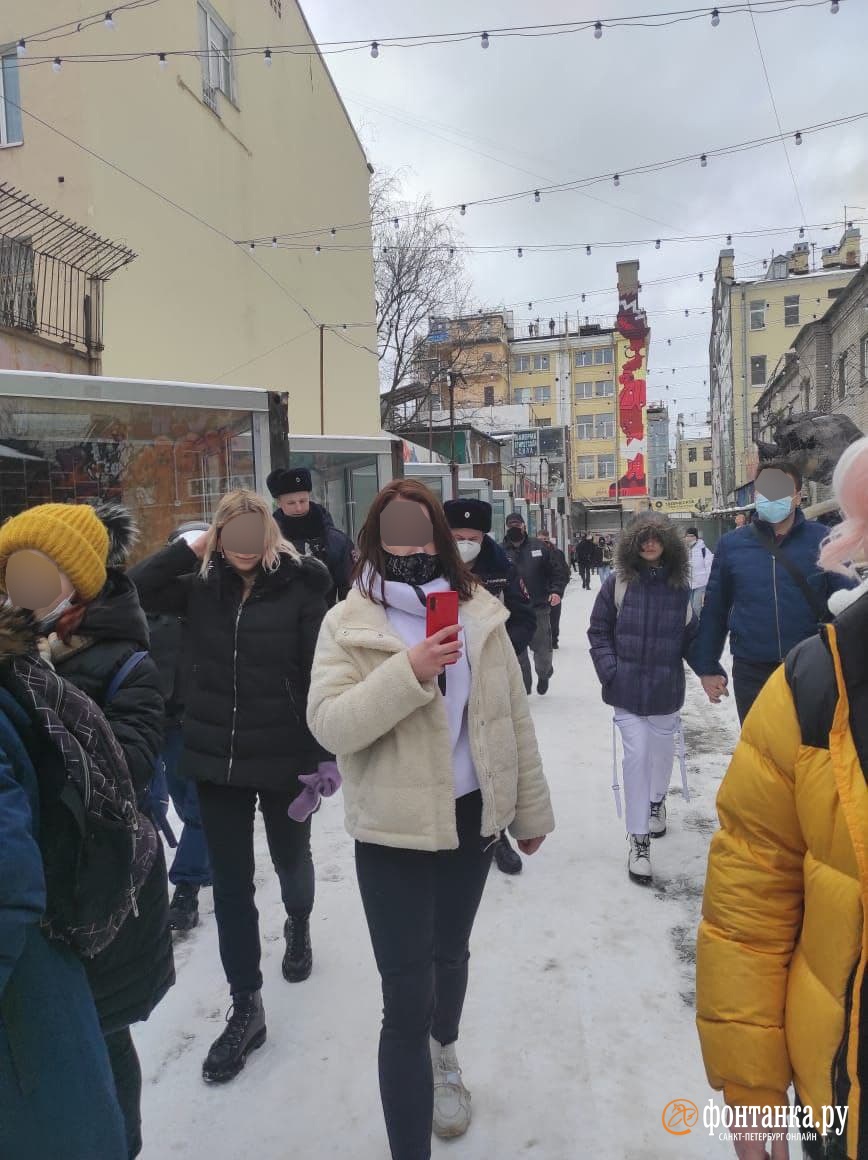 В Питере полиция задержала подростков на аниме-сходке: обвинили в  пропаганде ЛГБТ, - правозащитники